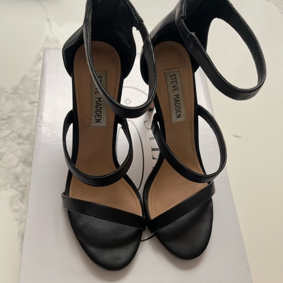 Steve Madden Feel Ya Ankle Strap Classic Pumps in Black - Picture 2 of 5
